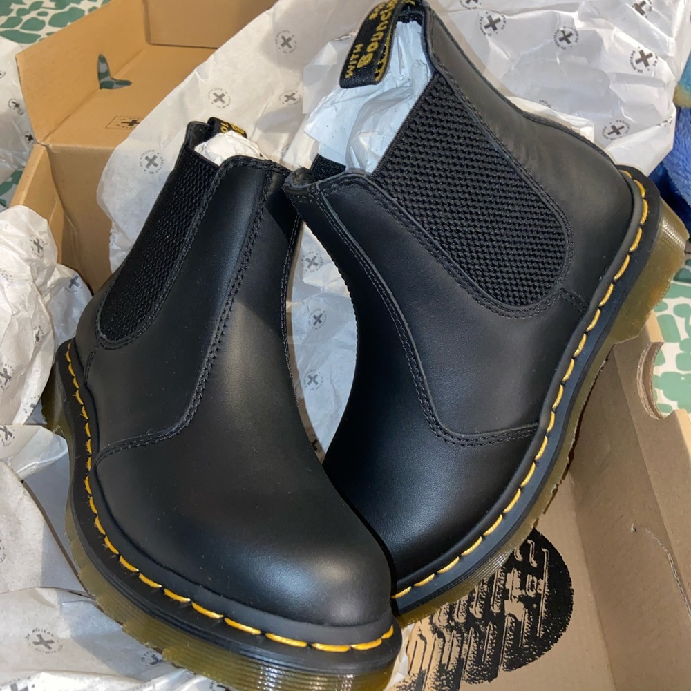 Dr Martens Black Chelsea Boots WOM Siz 6